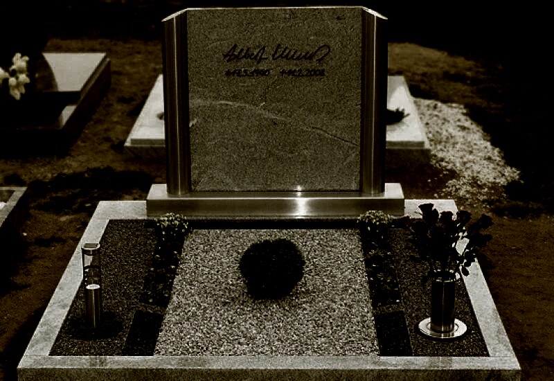 Паметници и надгробни плочи